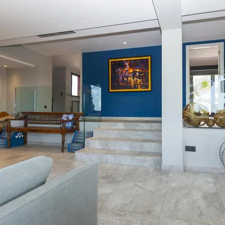 Mora Only Families Villa Tarragona