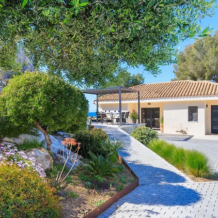 Mora Only Families Villa Tarragona